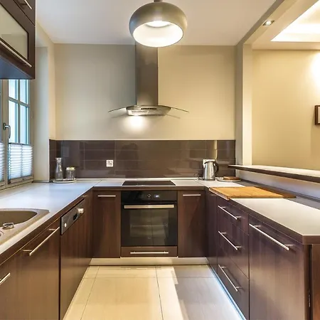 Three Graces Apartment *