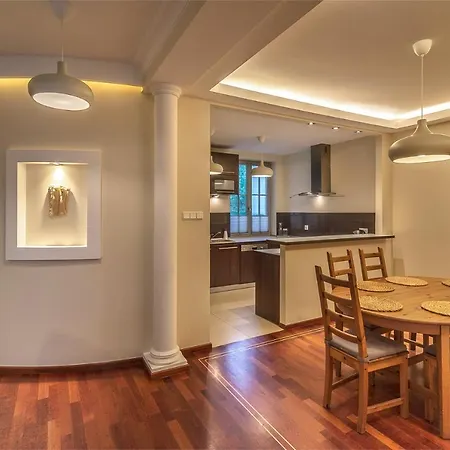 Three Graces Apartment
